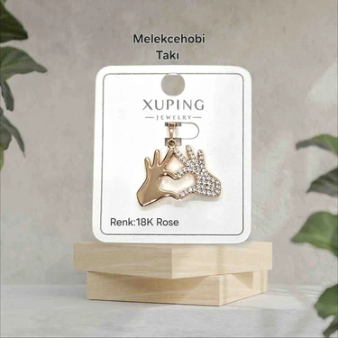 Xuping Jewelry Melekcehobi Takı Sevgi Sembolü Gold Renkli Kalpli Taşlı Kolye Ucu 2,5 cm Modern