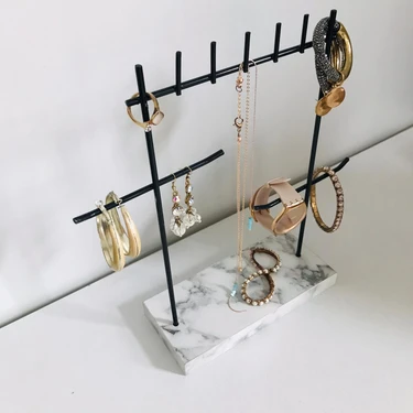Aleda Siyah-Beyaz Takı Standı Modern Tasarım 27x28 cm Geniş Kapasite Çok